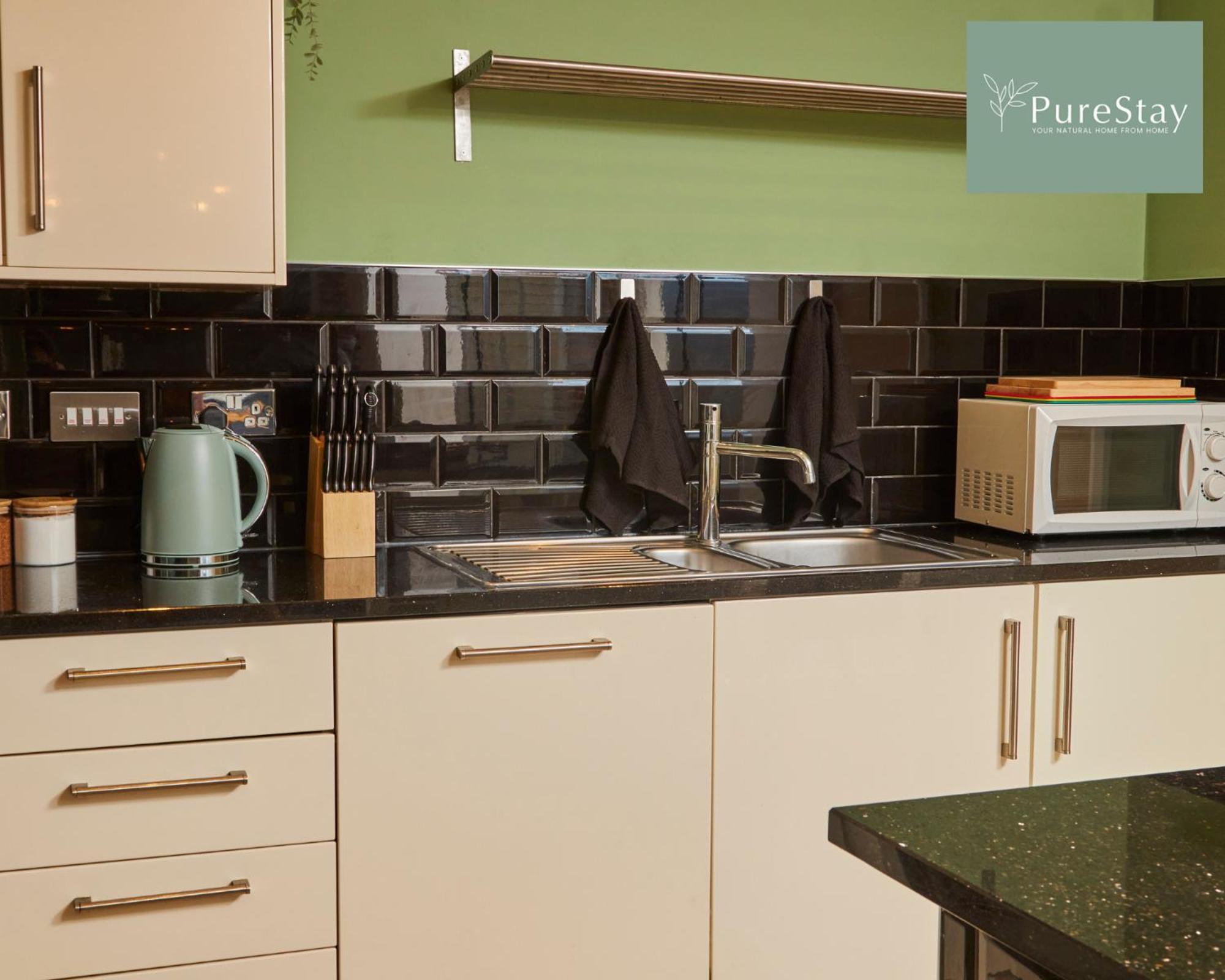Superb House Manchester Near Etihad With Free Parking Sleeps 8 Exterior foto
