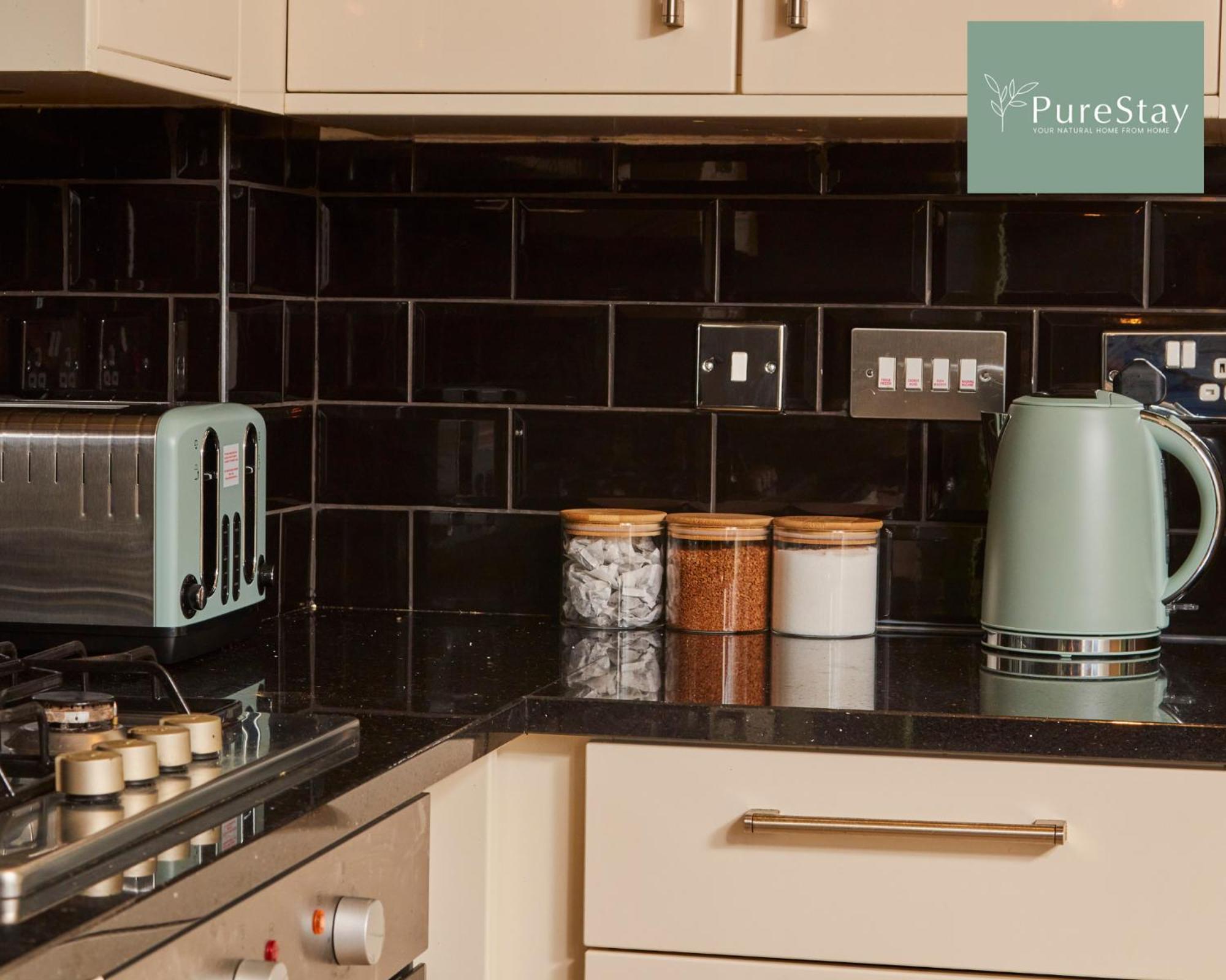 Superb House Manchester Near Etihad With Free Parking Sleeps 8 Exterior foto