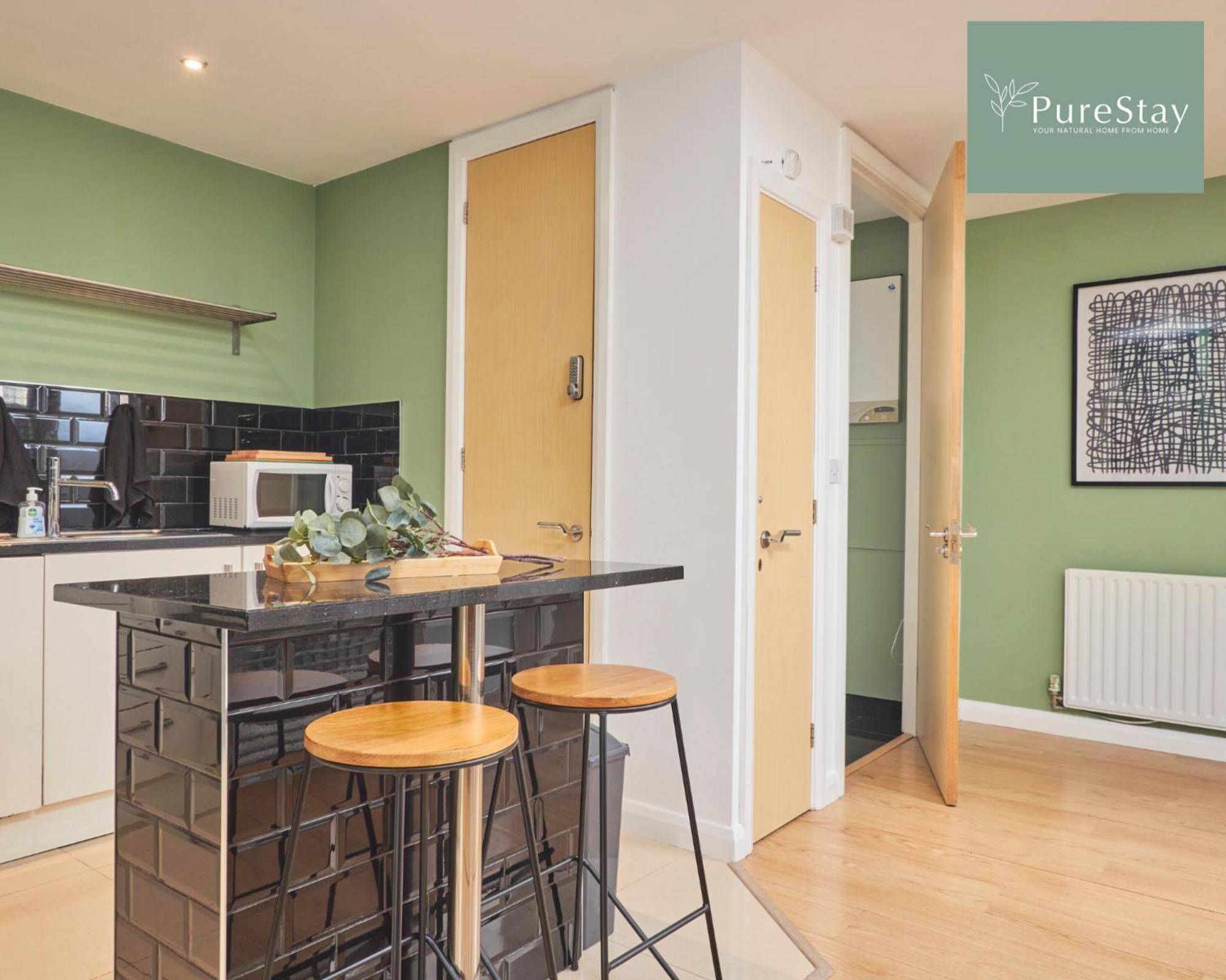 Superb House Manchester Near Etihad With Free Parking Sleeps 8 Exterior foto